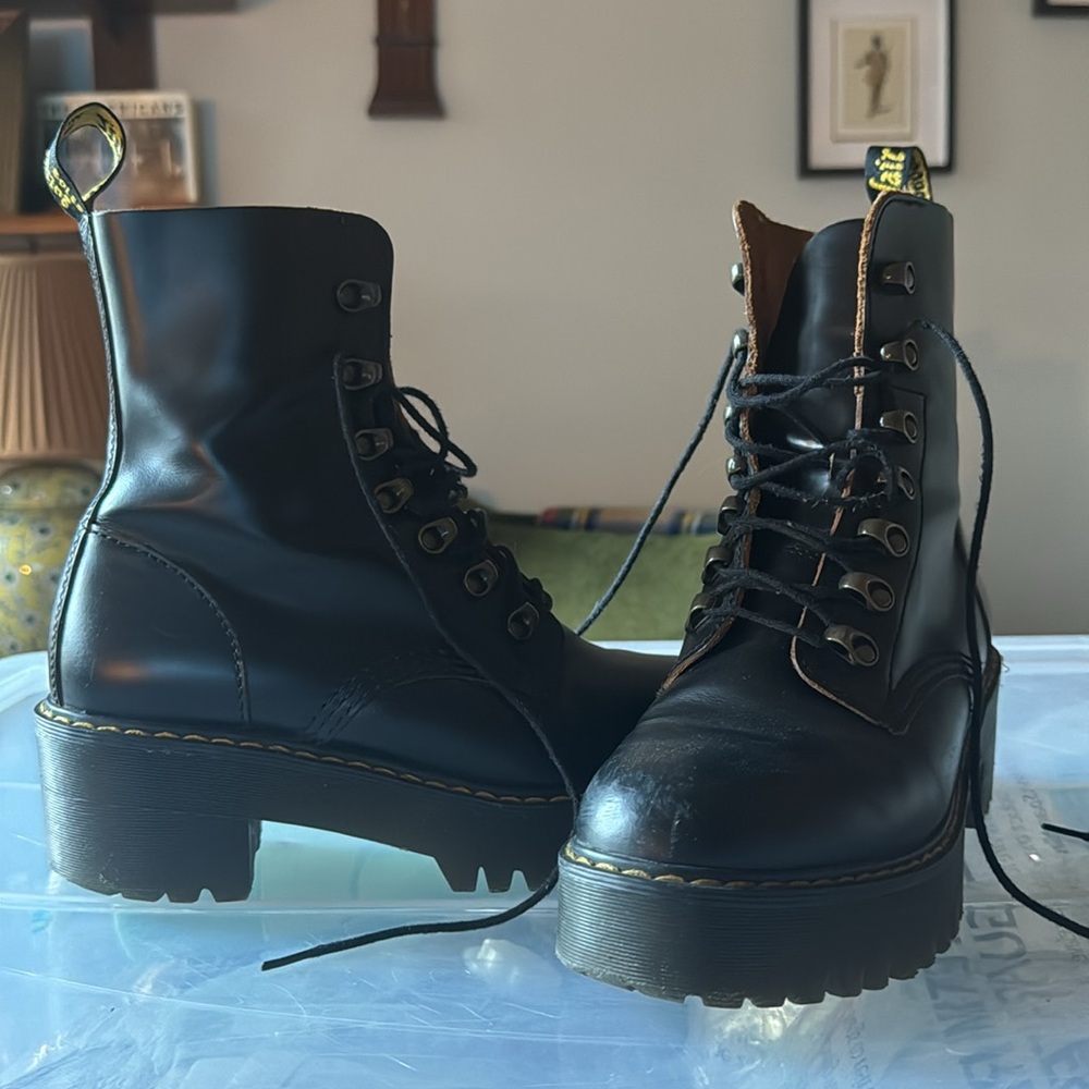 Dr.Marten’s LEONA WOMEN'S VINTAGE SMOOTH LEATHER HEELED BOOTS - Picture 2 of 6